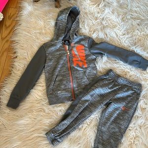 Kids Nike dry fit Nike dry fit pants and matching jacket with hood and pockets